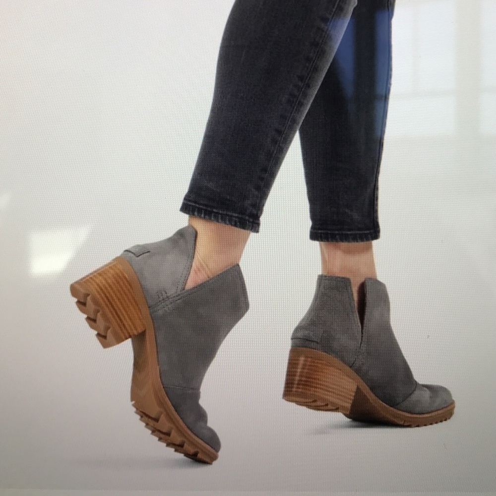 New in box Sorel block heel bootie - Size 8